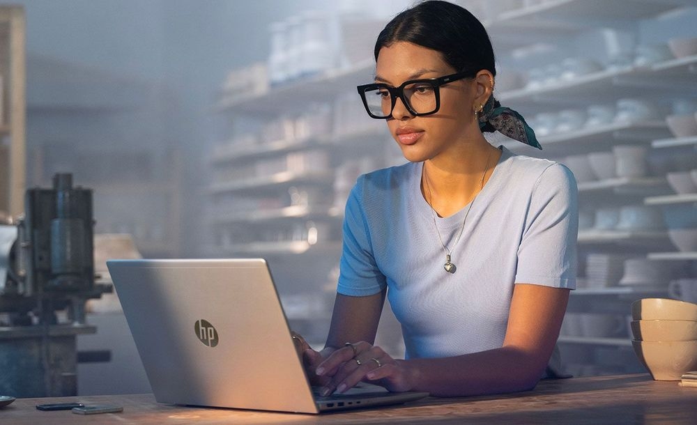 Find AI-powered business software that's pre-optimized for HP devices <span class="text-xl block text-nowrap text-gray-700">— from CRM to coding to compliance.</span>